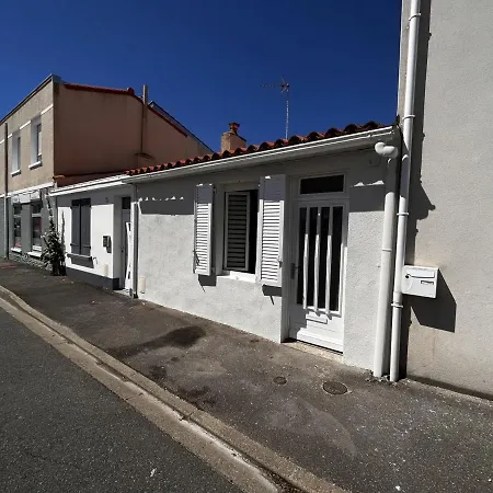 Maison Centre-ville Aux Sables-d'olonne, Proche Gare Et Plage, Ideale Pour 4 Personnes - Fr-1-197-543 *